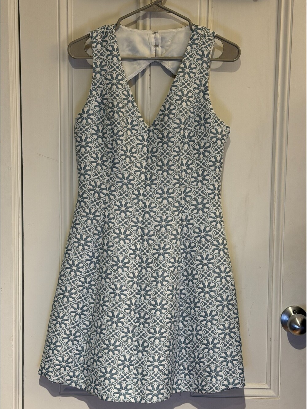 Oasis Sleeveless patterned Dress.  V-Neckline and Keyhole back detail.